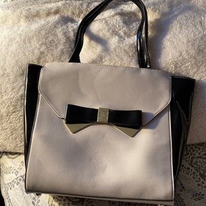 PURSE/Anne Klein beautiful cream and black